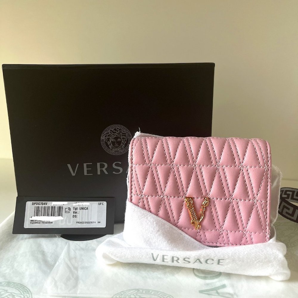 *BRAND NEW, NEVER USED* VERSACE QUILTED BIFOLD WALLET *w. DUSTBAG AND BOX*